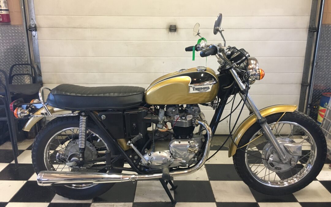 SOLD   1971 TRIUMPH BONNEVILLE 650 T120R  NUMBERS MATCHING AS IS  $2,999.